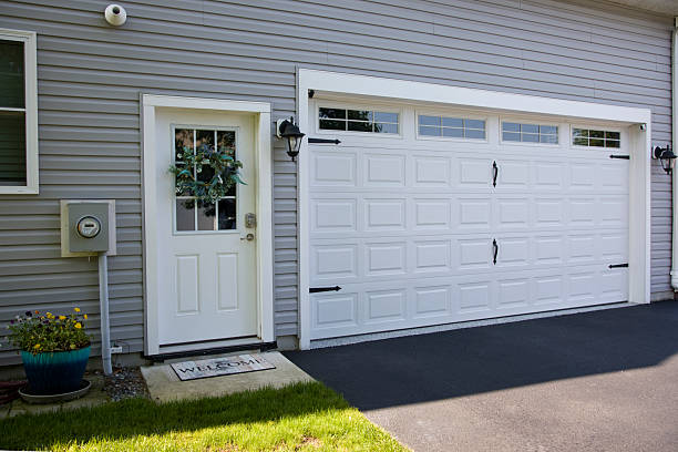 24/7 Emergency Garage Door Panel Replacement experts in Carl Junction, MO